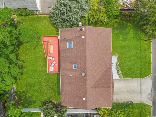 24 Gary St, North Lindenhurst NY  11757-3842 exterior