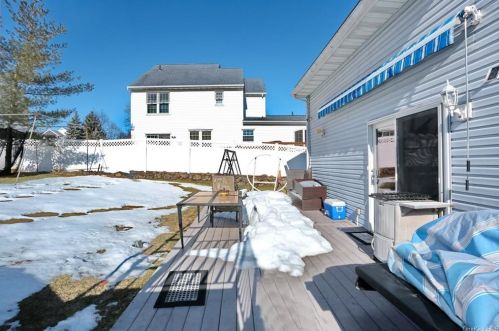 27 Larkin Ln, Garnerville NY  10923-1536 exterior