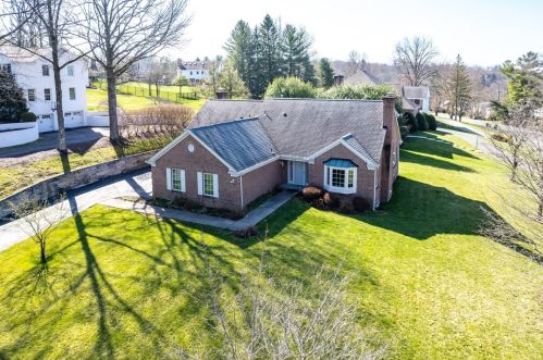 2689 Thorntree Dr, Pittsburgh, PA 15241-2965