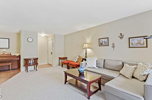 1818 Shorewood Blvd, Milwaukee, WI 53211-2536