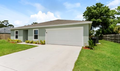 581 Todd Ave, Fort Pierce FL  34983-2915 exterior