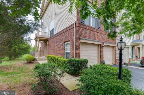 9254 Cascade Falls Dr, Bristow, VA 20136-2168