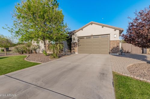 5181 Emerald Pl, Chandler, AZ 85249-5436