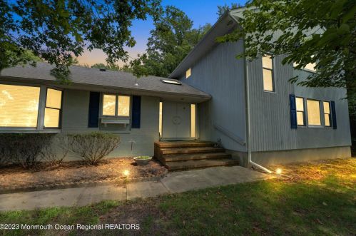 12 Brook Dr, Tinton Falls, NJ 07712-3663