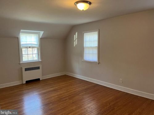821 Woodsdale Rd, Wilmington, DE 19809-2244