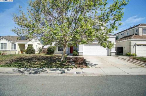 1332 Steinbeck Dr, West Pittsburg, CA 94565-3666