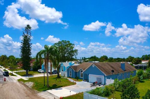 2062 Floresta Dr, Fort Pierce FL  34984-4706 exterior