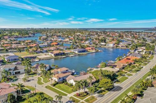 106 Barfield Dr, Marco Island, FL 34145-4708