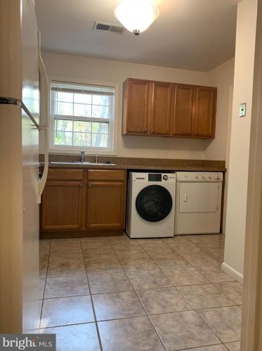 401 Greenbrier Ct, Fredericksburg VA  22401-5562 exterior
