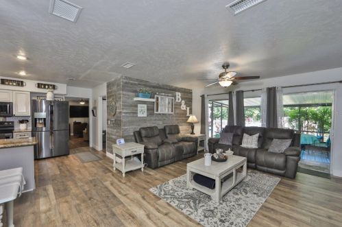 820 Crenshaw Lake Rd, Lutz FL  33548-8129 exterior
