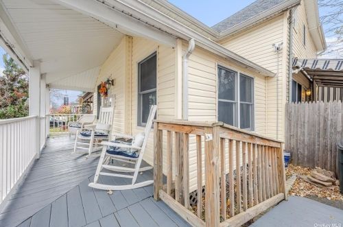 50 Totten Pl, Babylon NY  11702-2810 exterior