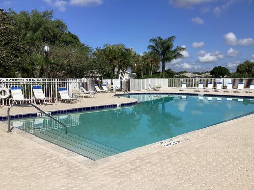 1542 Amherst Dr, Fort Pierce FL  34986-2450 exterior