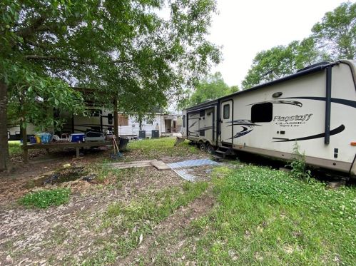 275 Thomas Rd, Beaumont TX 77706-4616 exterior