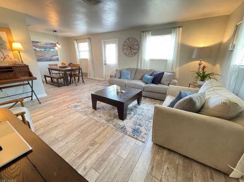 576 101st Ave, Naples FL  34108-3201 exterior