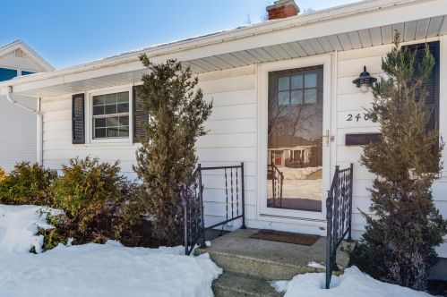 2405 82nd St, Kenosha WI  53143-6238 exterior