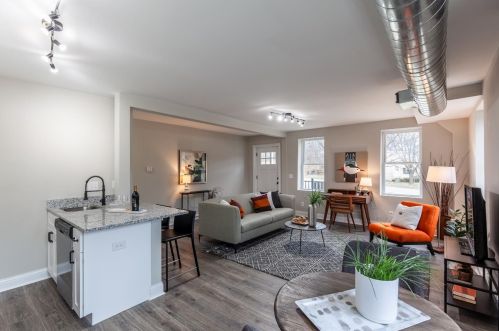 1247 Chapel St, Cincinnati OH 45206-1204 exterior