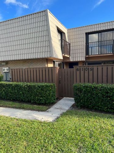 6105 61st Way, West Palm Beach, FL 33409-7122