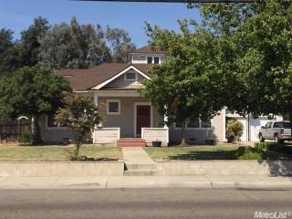 2107 7th St, Hughson, CA 95326-9266