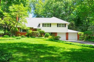 375 Valley Rd, Haworth, NJ 07641-1220