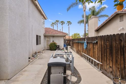 8512 Rosemary Dr, Riverside CA exterior