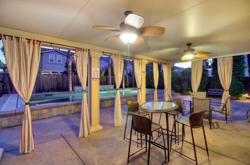 9872 Winkle Cir, Elk Grove CA  95757-6276 exterior