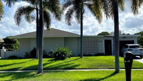 1452 42nd St, West Palm Beach, FL 33407-3602