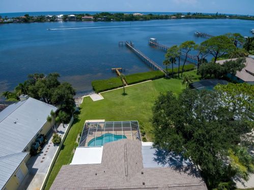 2305 Bayshore Rd, Nokomis, FL 34275-3403