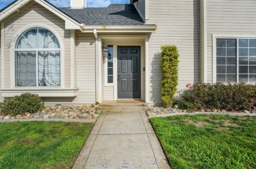 2825 Stone Ter, Modesto CA  95355-9189 exterior