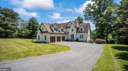 10 Mozart Dr, Wilmington, DE 19807-1942