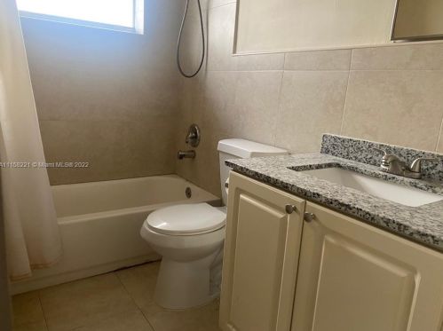 7320 37 St, Hollywood FL 33024-8009 exterior