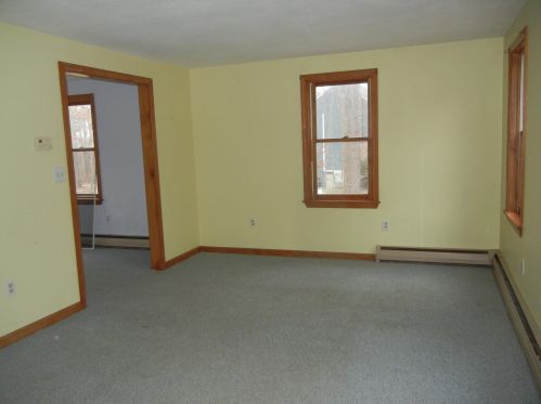 64 Old Chester Rd, Derry NH 03038-4014 exterior