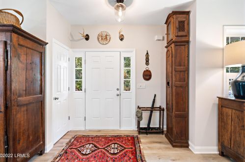 35 River Dr, Beaufort, SC 29907-2587