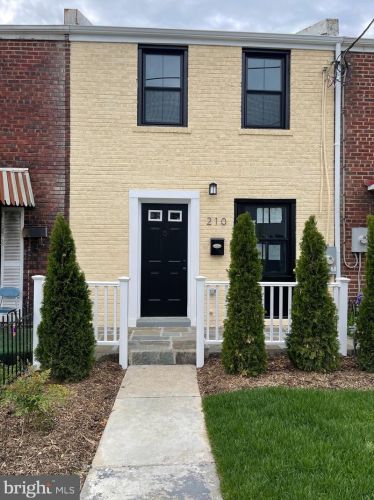 210 63rd St, Washington, DC 20019-7910