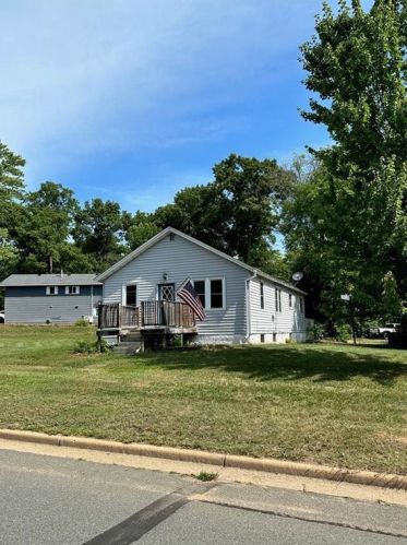 318 Poplar St, Spooner, WI 54801-1127