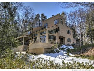 58 Rock Hill Rd, New Haven, CT 06513-4051