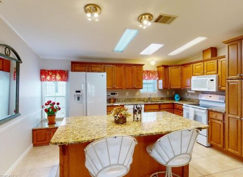 1041 Silver Lakes Blvd, Naples FL  34114-9334 exterior