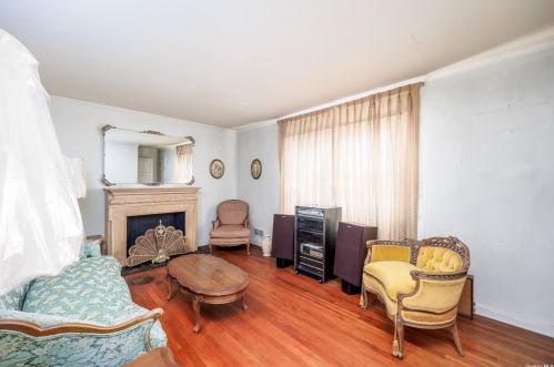 86 Diamond St, Floral Park NY  11003-4216 exterior