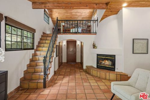 1719 Oak Dr, Topanga CA  90290-4025 exterior