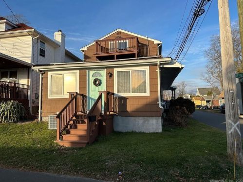 17 Stevens St, Milford CT  06460-7868 exterior