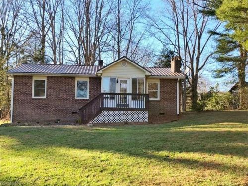 217 Vance St, Hendersonville, NC 28739-5957