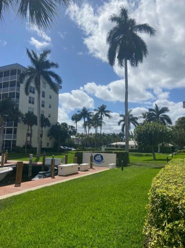 1 Harbourside Dr, Delray Beach FL  33483-5126 exterior
