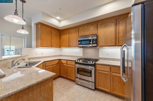 4255 Fitzwilliam St, Pleasanton CA 94568-4573 exterior