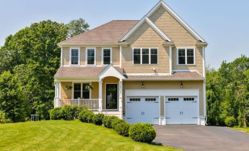 75 Church St, Cohasset, MA 02025-1535