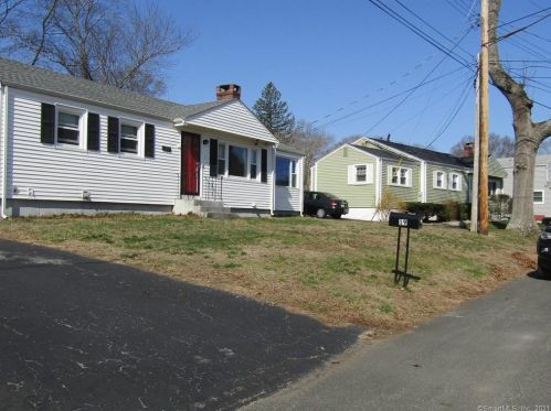 19 Woodland Dr, Groton, CT 06340-4128