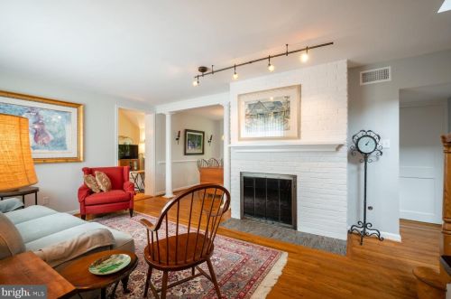 619 Laura Dr, Falls Church, VA 22046-2843