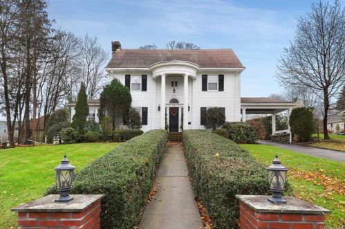 22 Clark St, Pleasantville NY  10570-2208 exterior