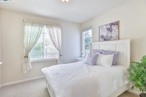 330 Langton Ct, San Ramon CA  94582-4692 exterior