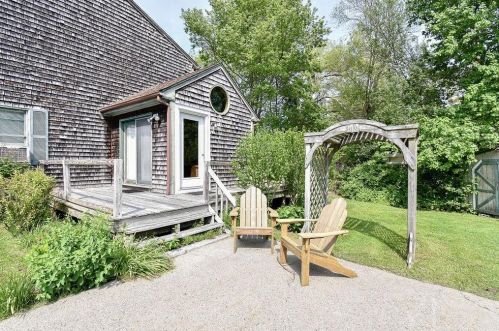 38 Noble St, South Kingstown RI  02882-3941 exterior