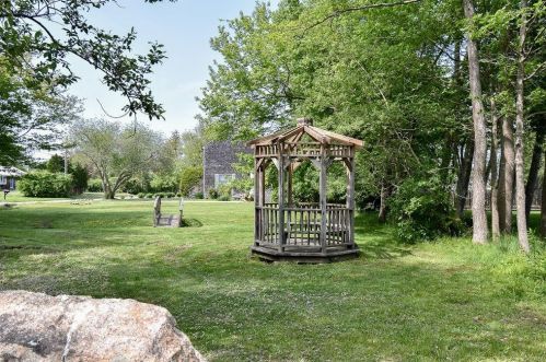 38 Noble St, South Kingstown RI  02882-3941 exterior