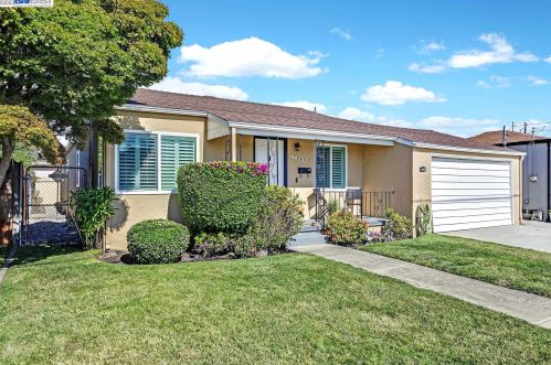 17068 Via Chiquita, San Lorenzo CA  94580-2719 exterior